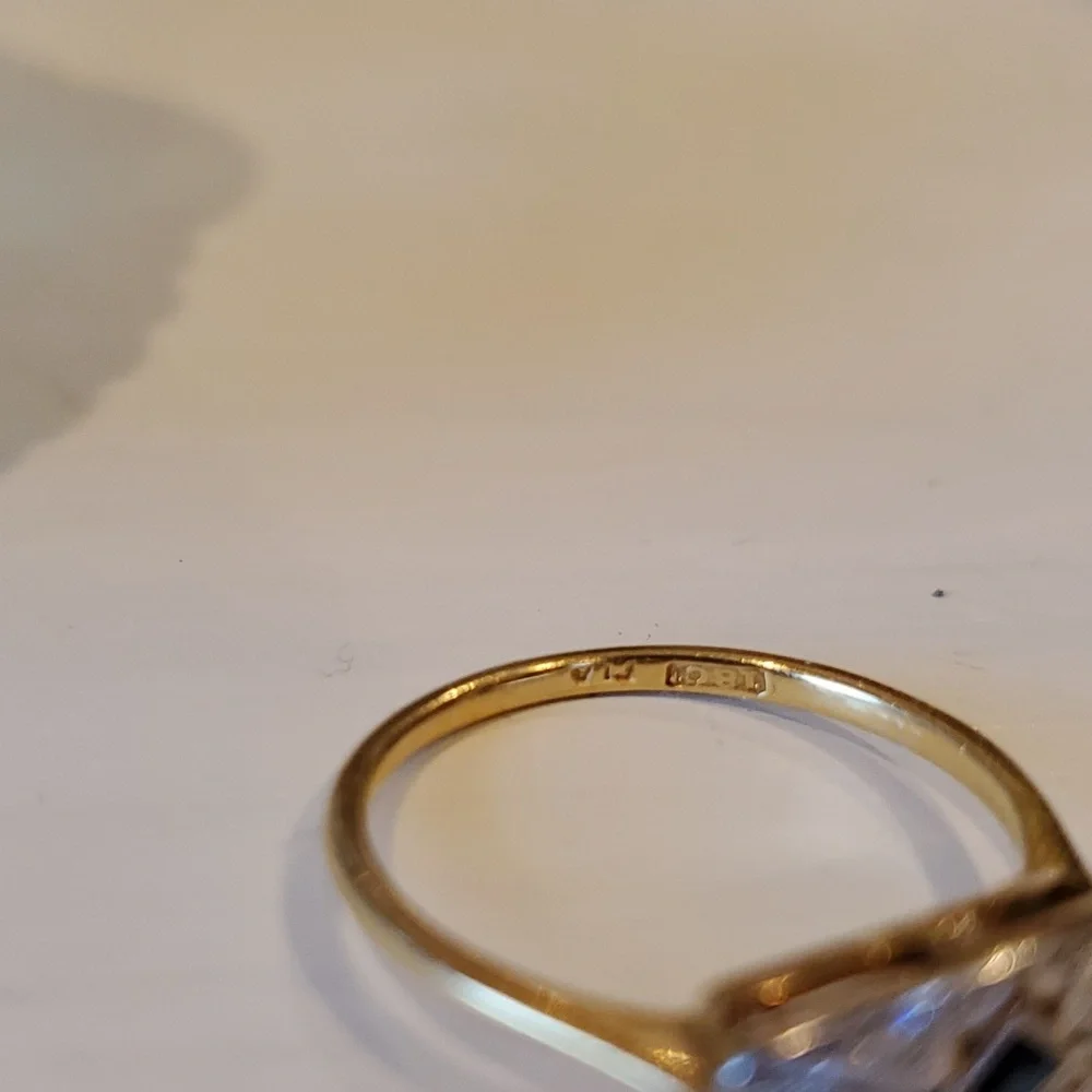 Vintage Sapphire and Diamond Ring - Picture 4 of 6